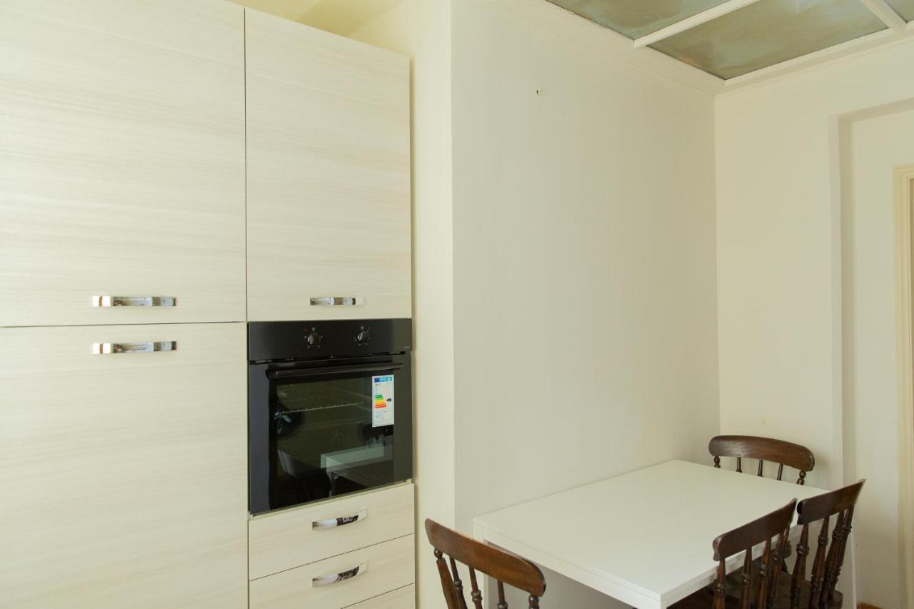 Strategic 2Br Apartment Флоренція Екстер'єр фото